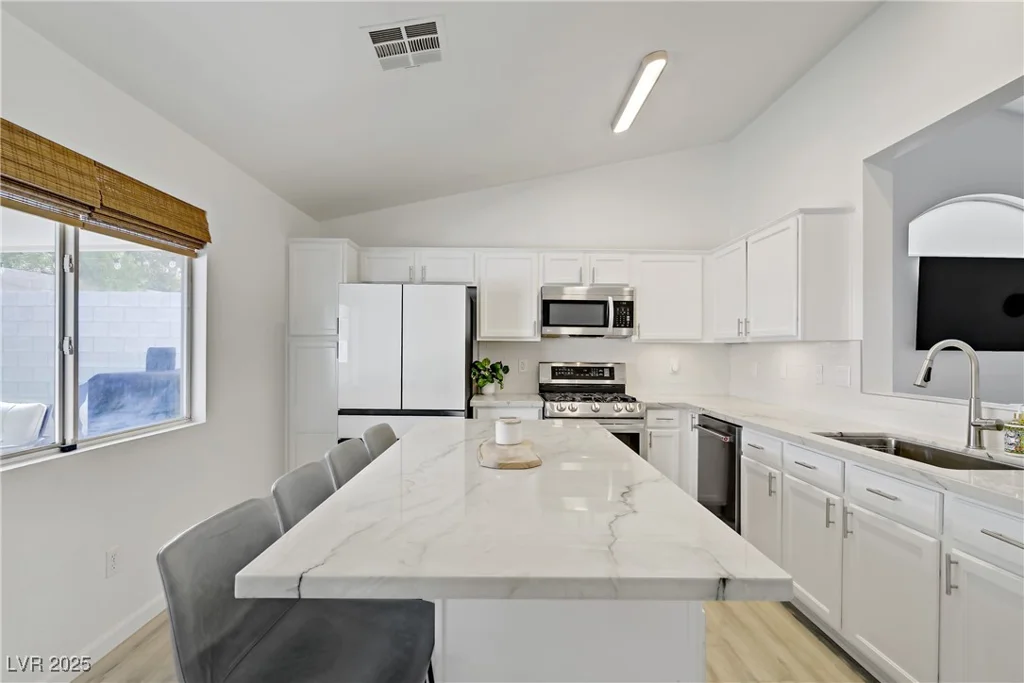 925 Mandolin, North Las Vegas, NV 89032