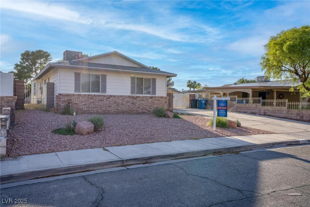5283 Orinda, Las Vegas, NV 89120