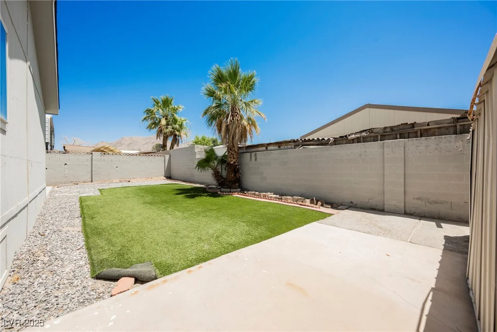 6195 Casa Loma, Las Vegas, NV 89156