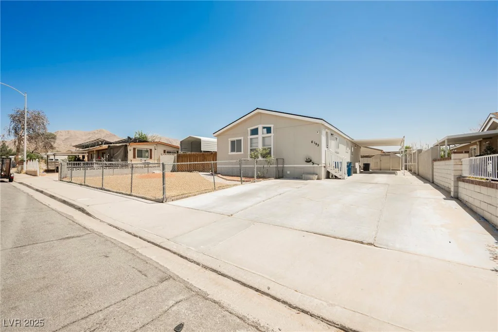 6195 Casa Loma, Las Vegas, NV 89156