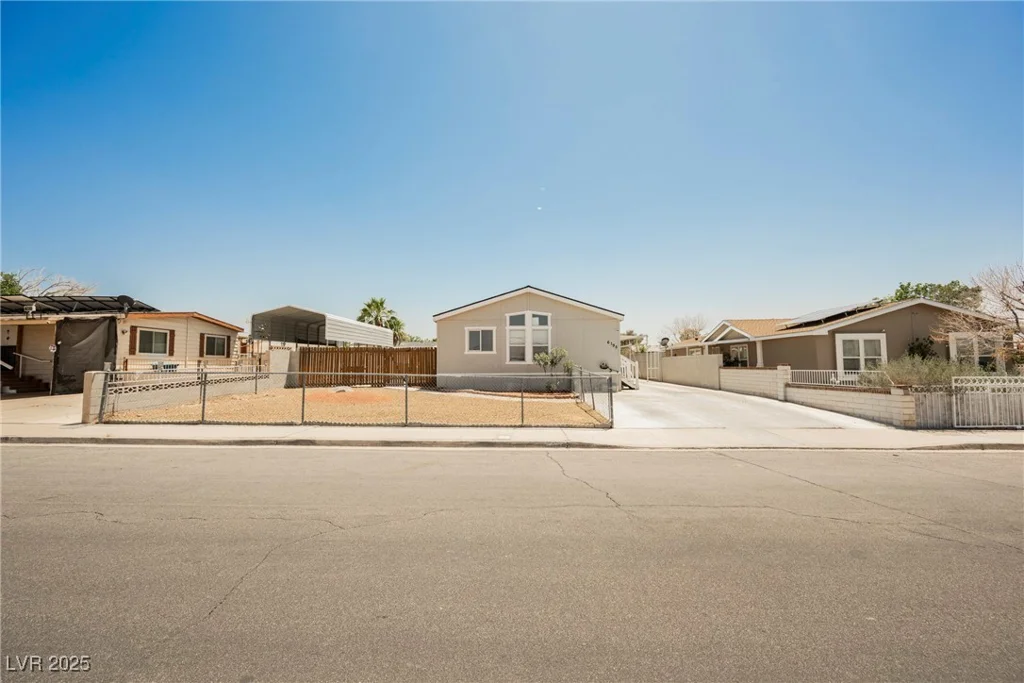 6195 Casa Loma, Las Vegas, NV 89156