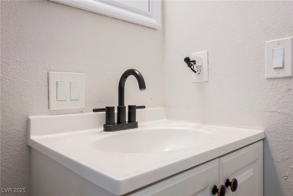 6195 Casa Loma, Las Vegas, NV 89156