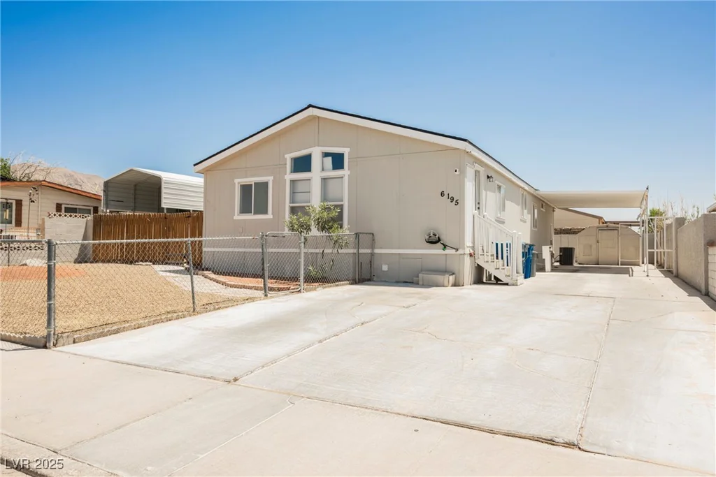 6195 Casa Loma, Las Vegas, NV 89156