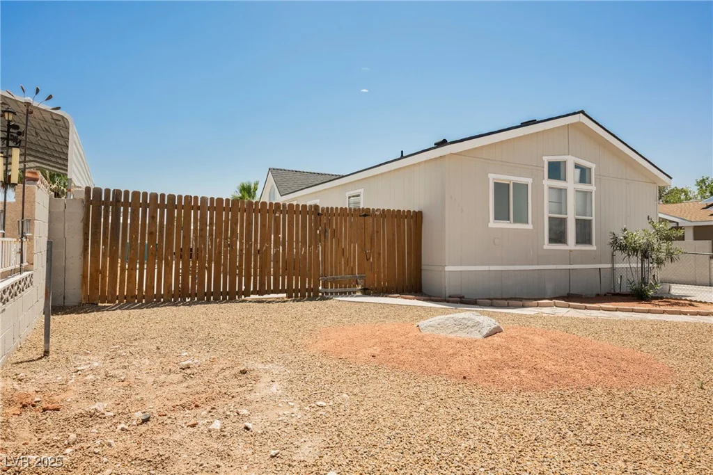 6195 Casa Loma, Las Vegas, NV 89156