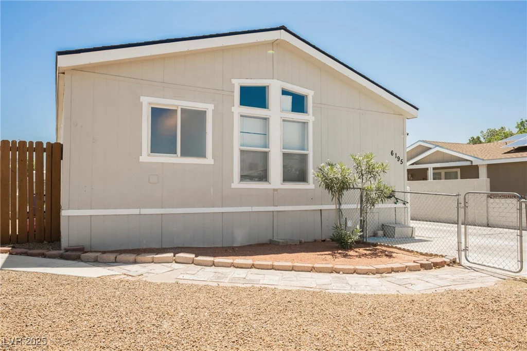 6195 Casa Loma, Las Vegas, NV 89156