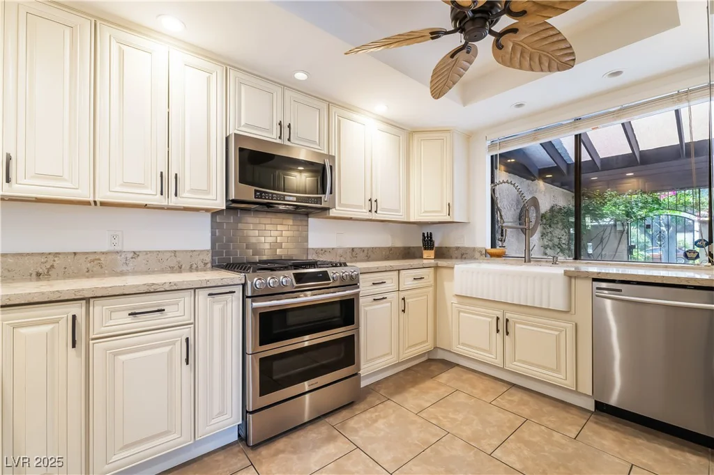 2588 La Fortuna, Las Vegas, NV 89121