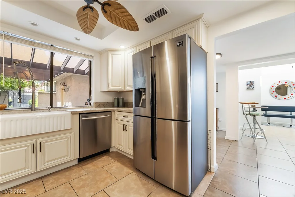 2588 La Fortuna, Las Vegas, NV 89121