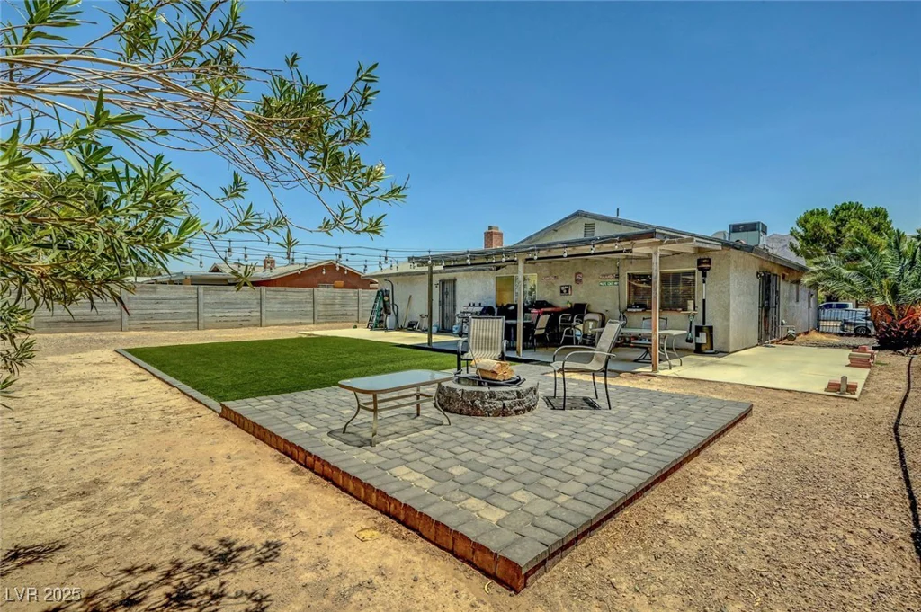 671 Riata, Las Vegas, NV 89110