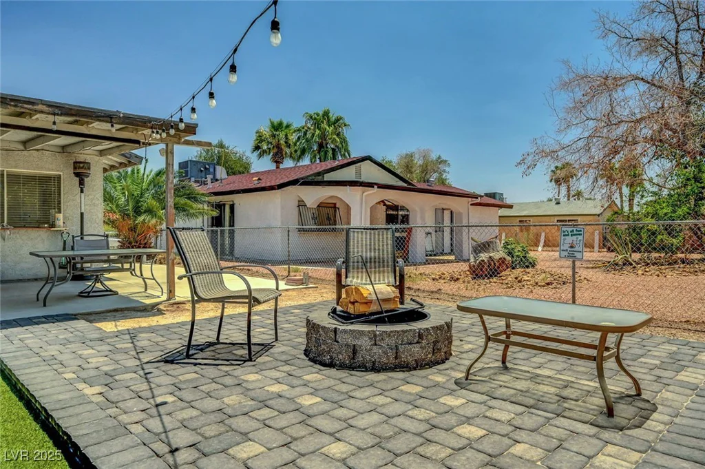 671 Riata, Las Vegas, NV 89110