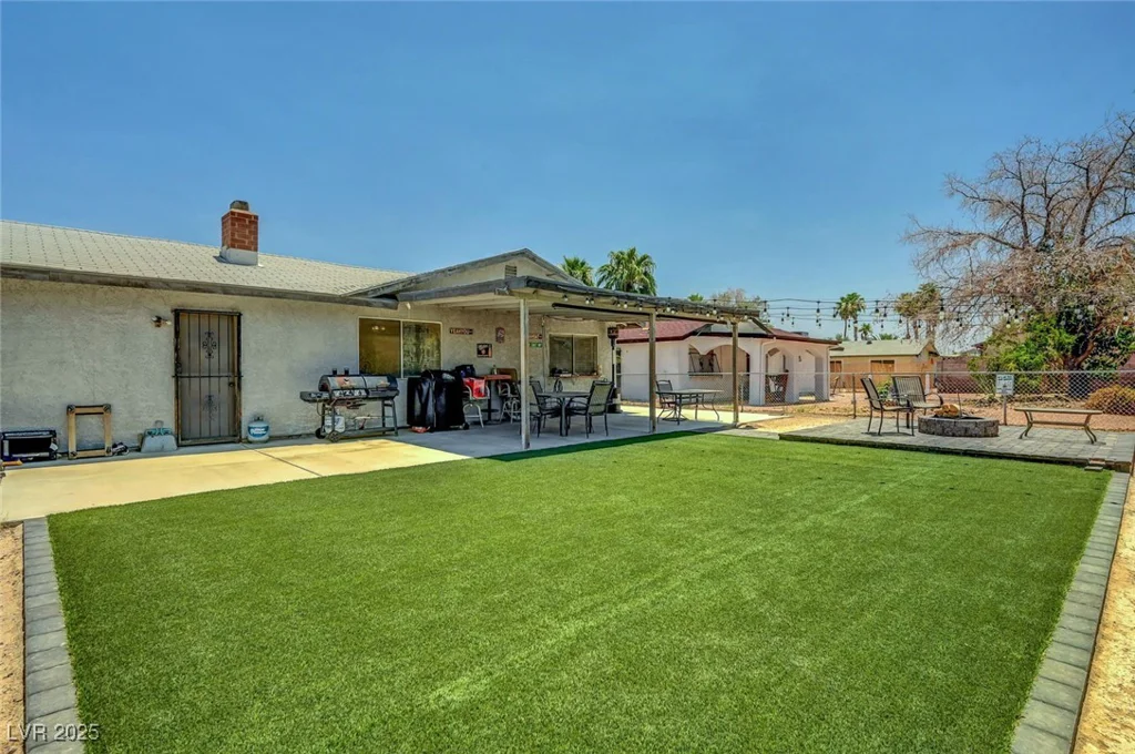 671 Riata, Las Vegas, NV 89110