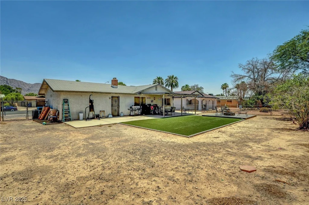 671 Riata, Las Vegas, NV 89110