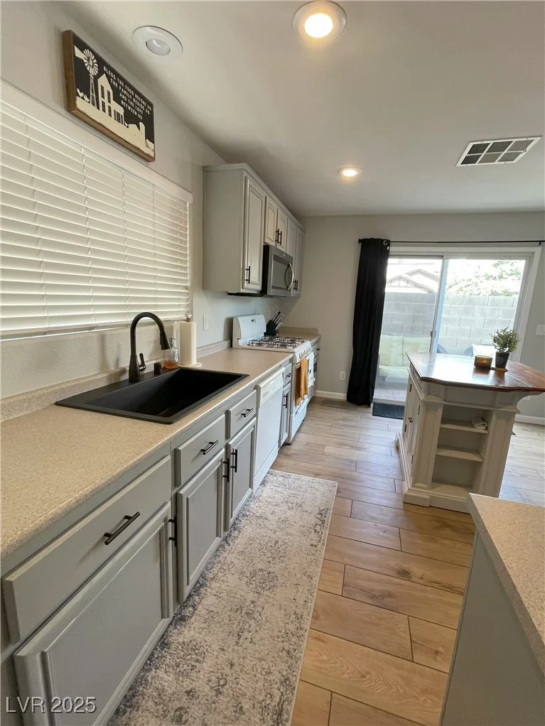 10331 Ednor, Las Vegas, NV 89183