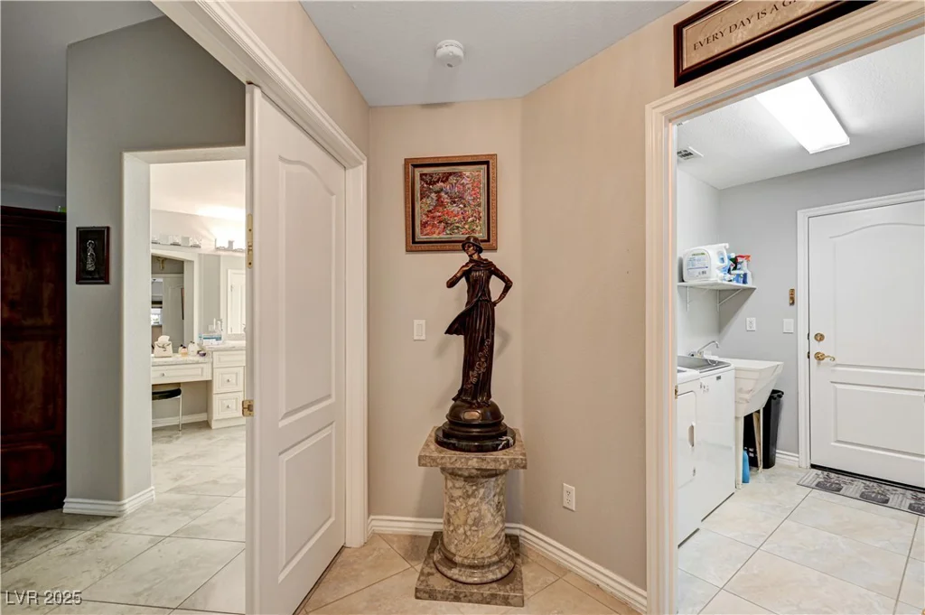 6575 Fence Jumper, Las Vegas, NV 89131