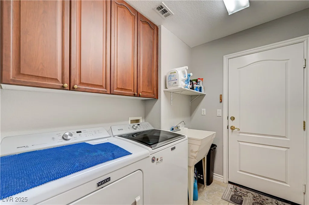 6575 Fence Jumper, Las Vegas, NV 89131