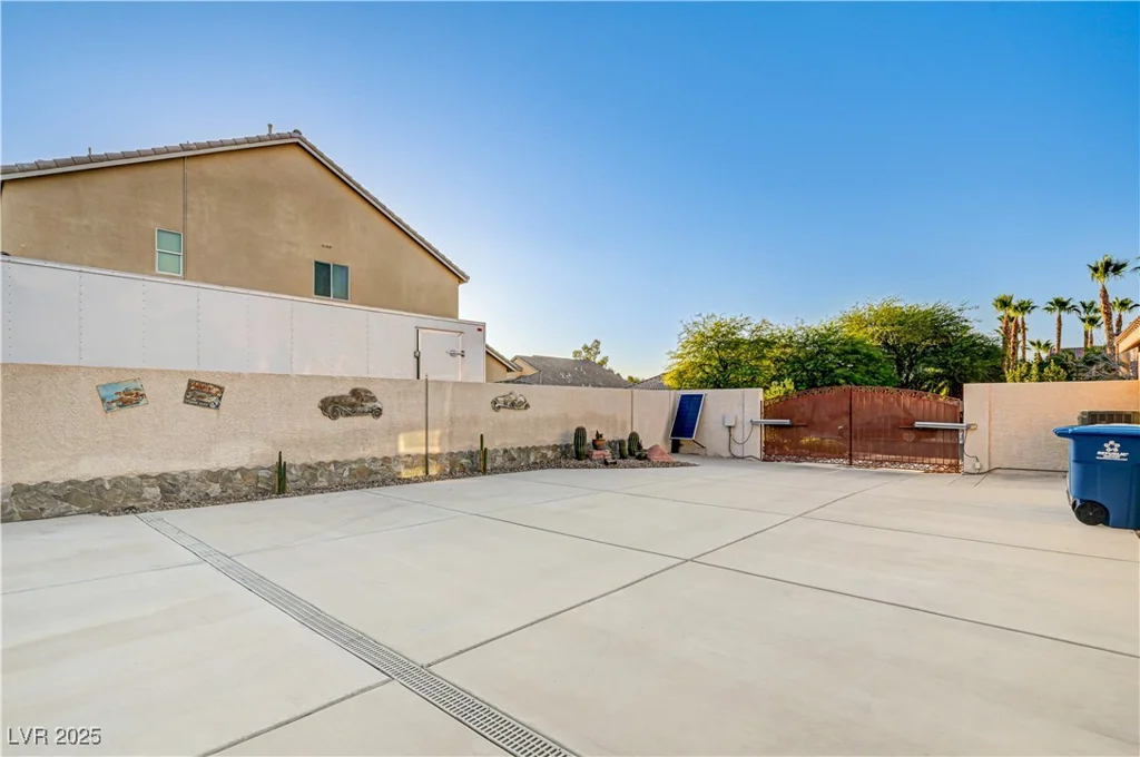 6575 Fence Jumper, Las Vegas, NV 89131