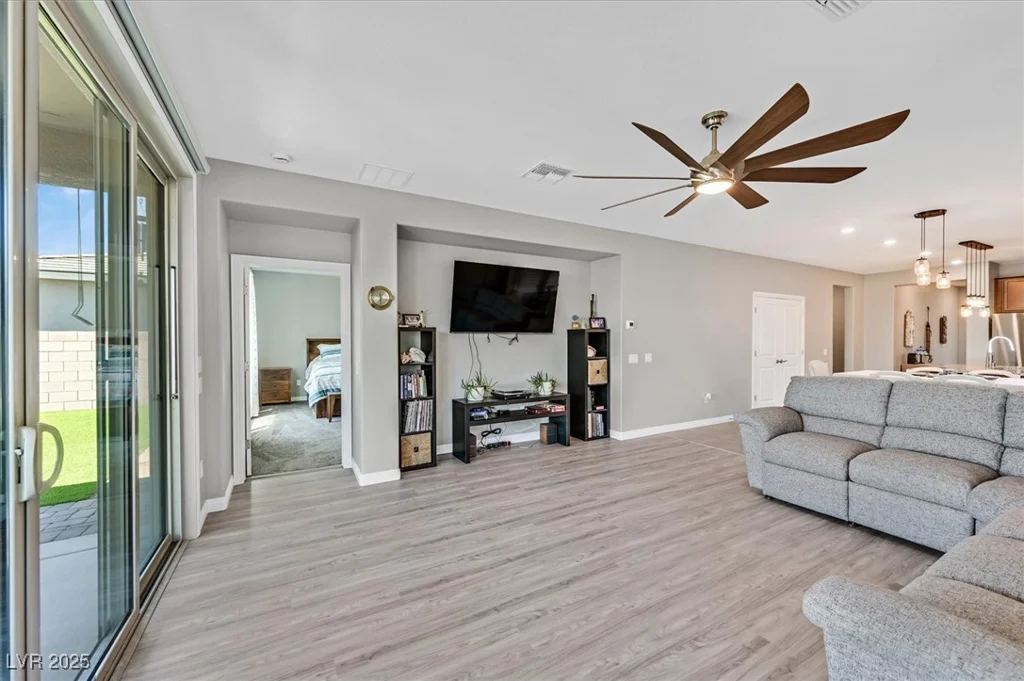 2383 Elmont, North Las Vegas, NV 89086
