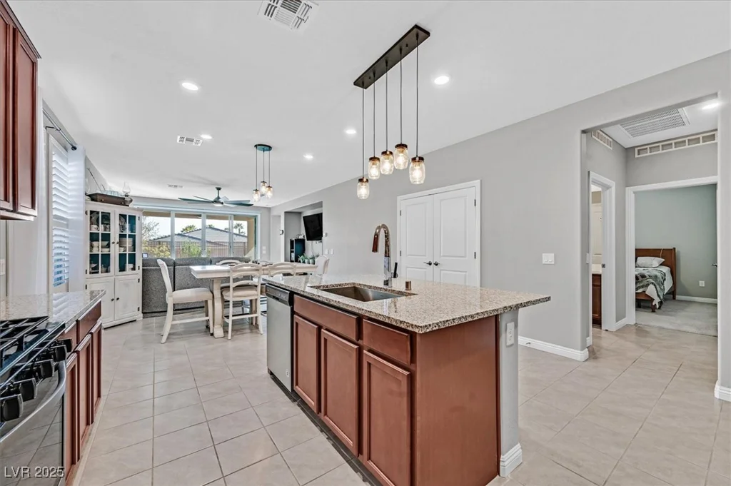 2383 Elmont, North Las Vegas, NV 89086