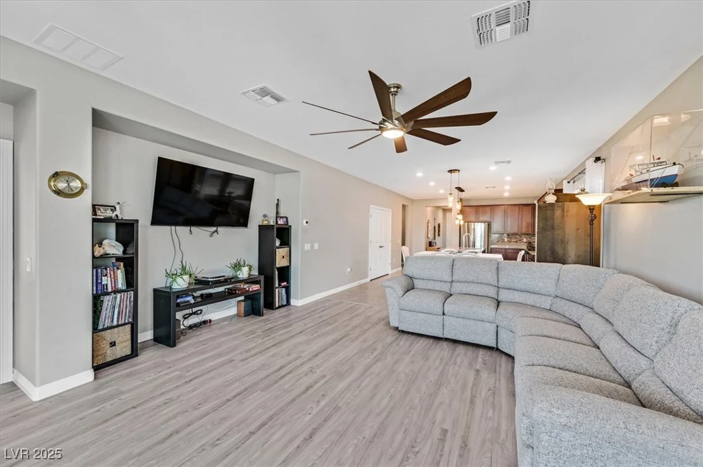 2383 Elmont, North Las Vegas, NV 89086