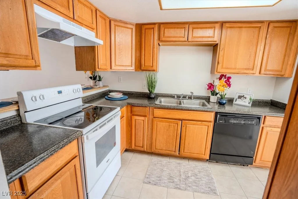 232 Bruce, Las Vegas, NV 89101
