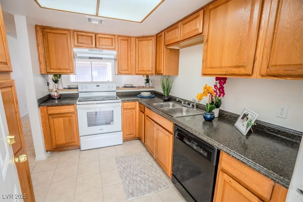 232 Bruce, Las Vegas, NV 89101