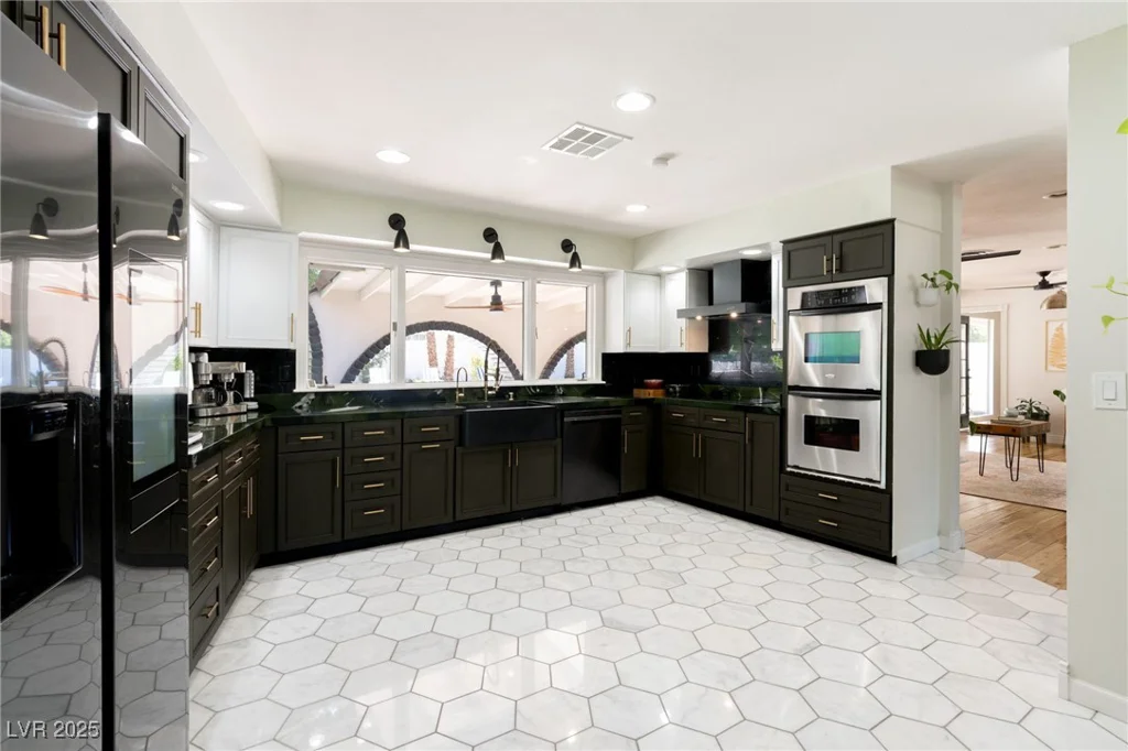 200 STONEWOOD, Las Vegas, NV 89107