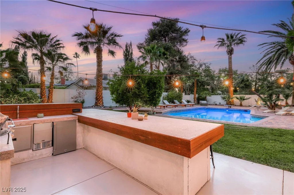 200 STONEWOOD, Las Vegas, NV 89107