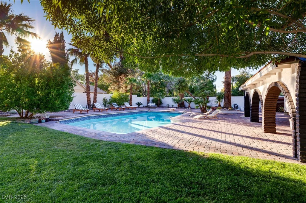 200 STONEWOOD, Las Vegas, NV 89107