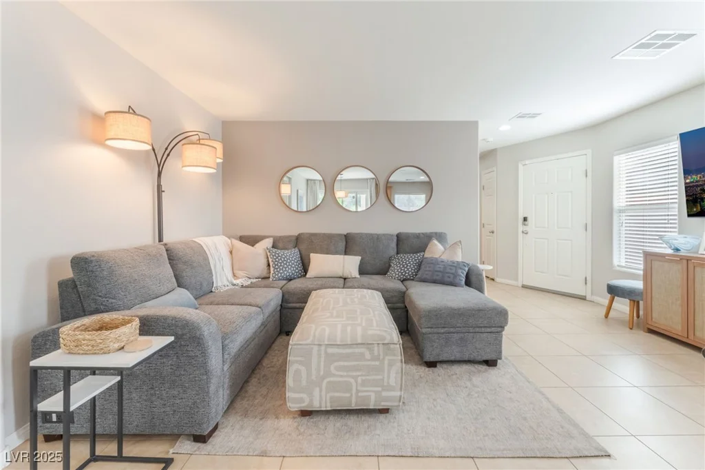 4923 Scholl Canyon, Las Vegas, NV 89131