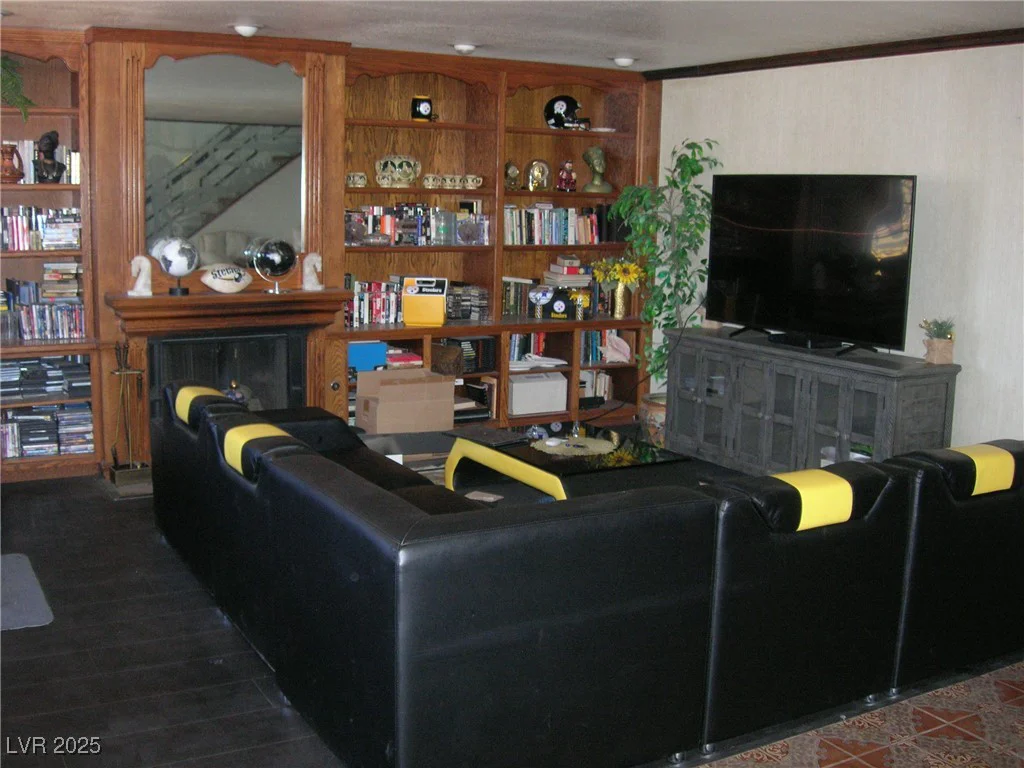 6325 Burgundy, Las Vegas, NV 89107