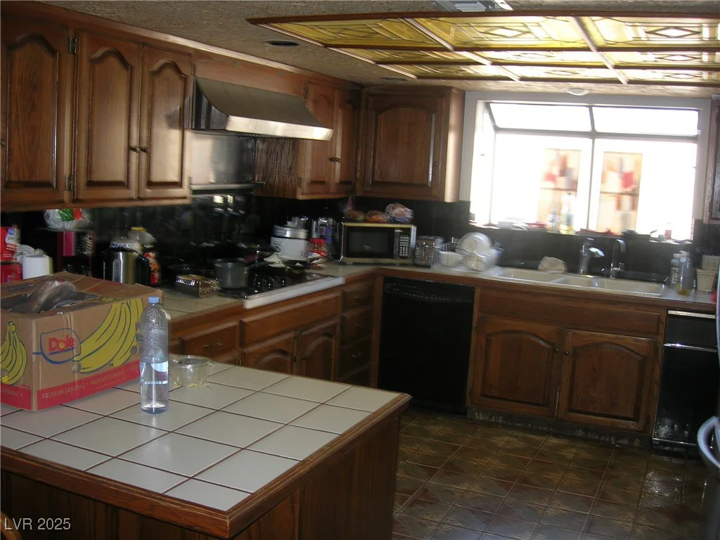 6325 Burgundy, Las Vegas, NV 89107