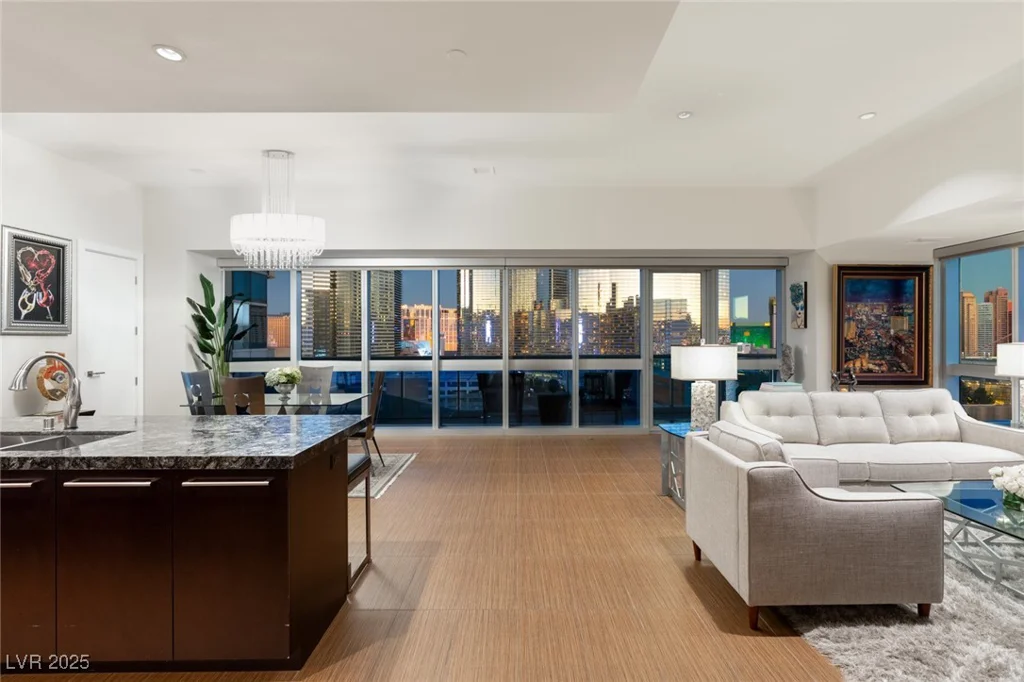 4471 DEAN MARTIN, Las Vegas, NV 89103