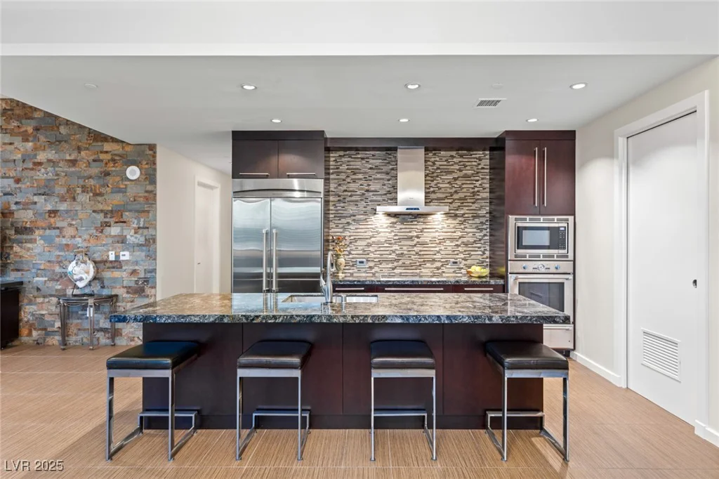4471 DEAN MARTIN, Las Vegas, NV 89103