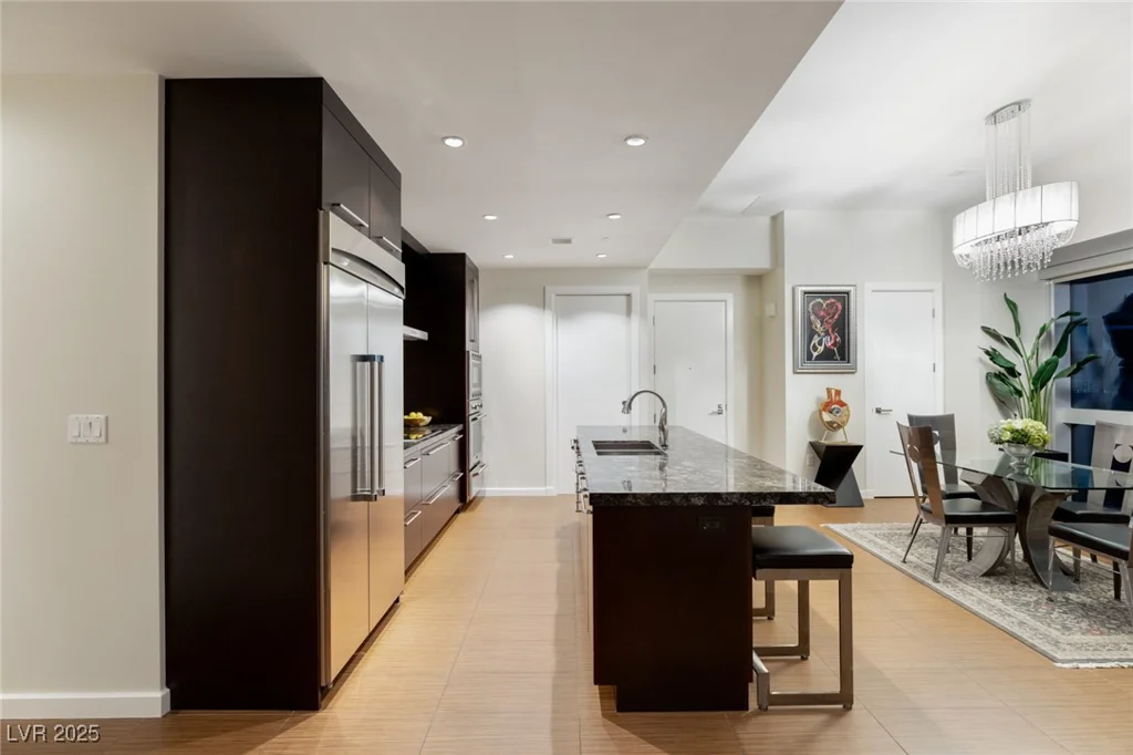 4471 DEAN MARTIN, Las Vegas, NV 89103