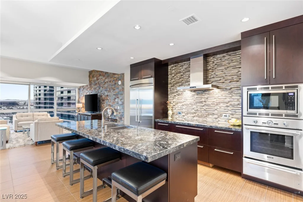 4471 DEAN MARTIN, Las Vegas, NV 89103