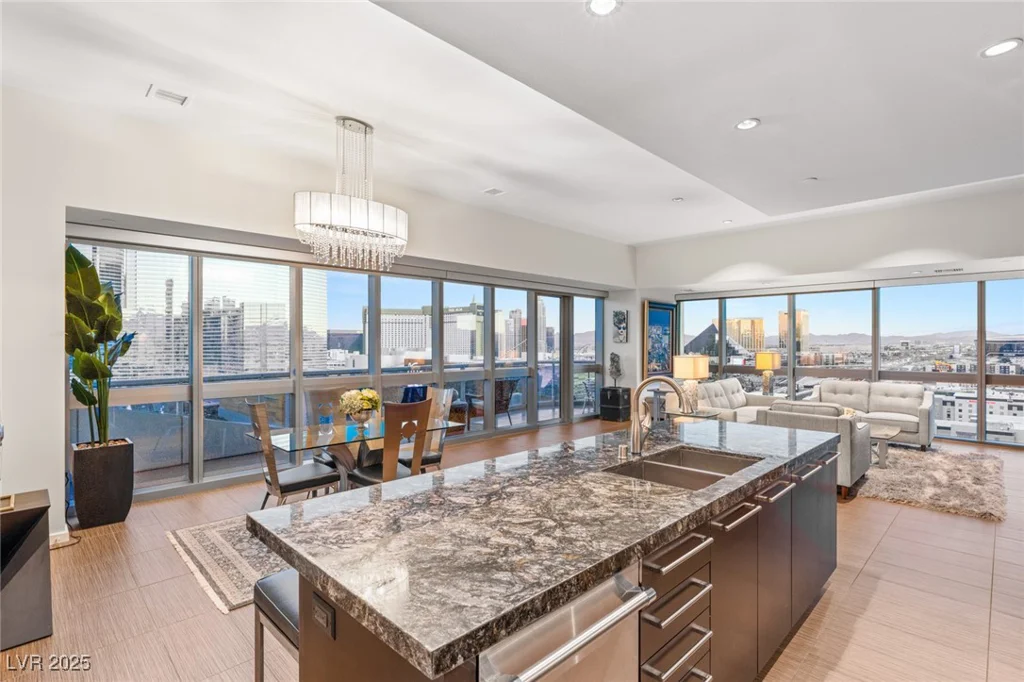 4471 DEAN MARTIN, Las Vegas, NV 89103