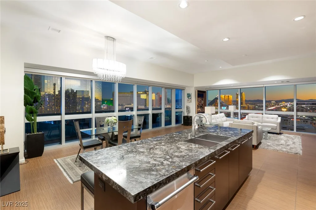 4471 DEAN MARTIN, Las Vegas, NV 89103