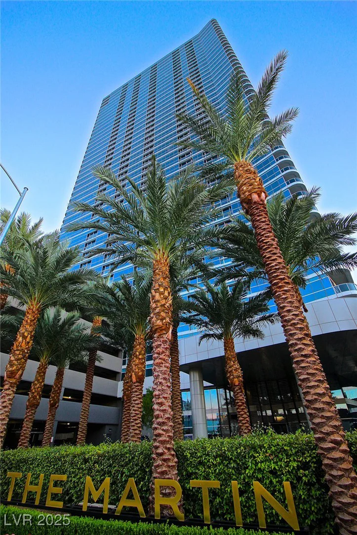 4471 DEAN MARTIN, Las Vegas, NV 89103