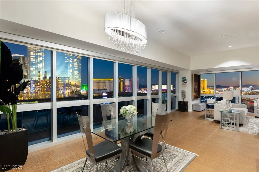 4471 DEAN MARTIN, Las Vegas, NV 89103
