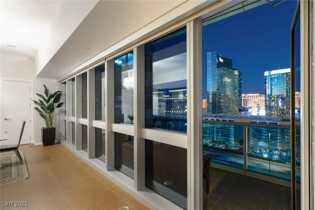 4471 DEAN MARTIN, Las Vegas, NV 89103