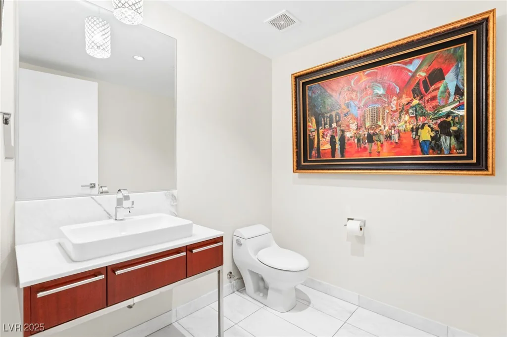 4471 DEAN MARTIN, Las Vegas, NV 89103