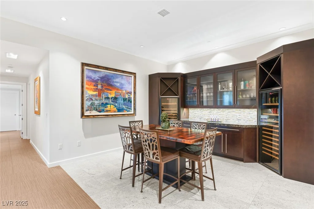 4471 DEAN MARTIN, Las Vegas, NV 89103
