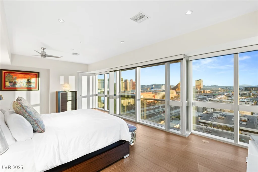 4471 DEAN MARTIN, Las Vegas, NV 89103