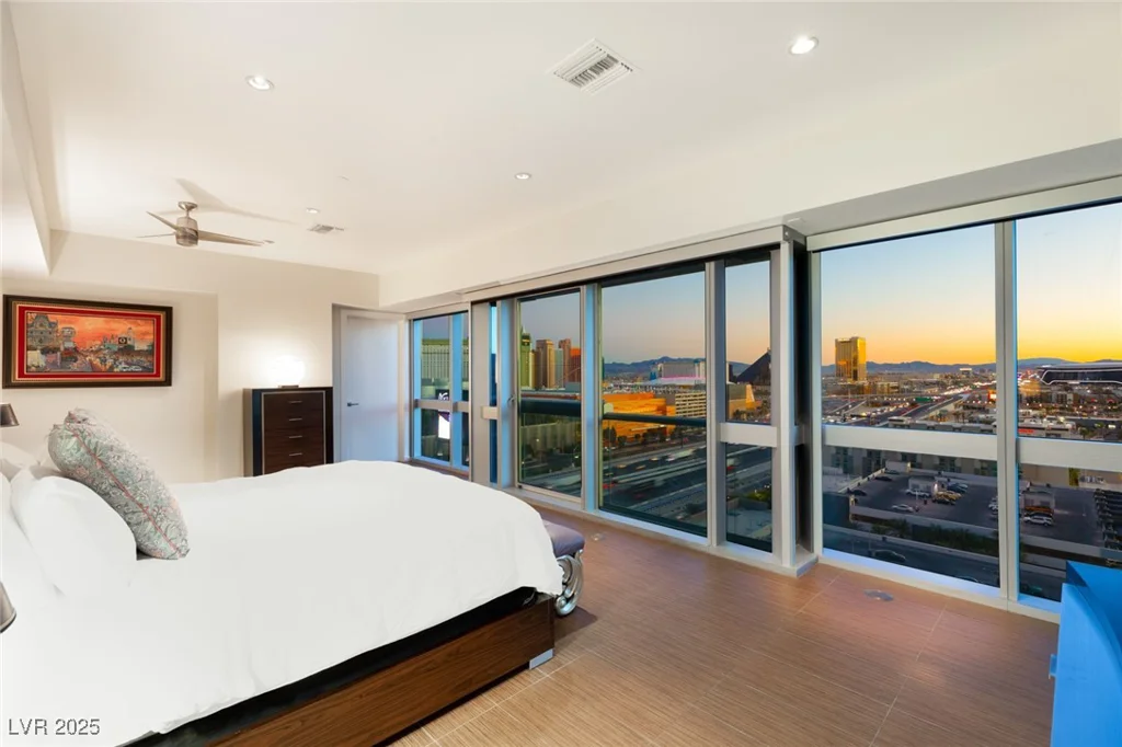 4471 DEAN MARTIN, Las Vegas, NV 89103