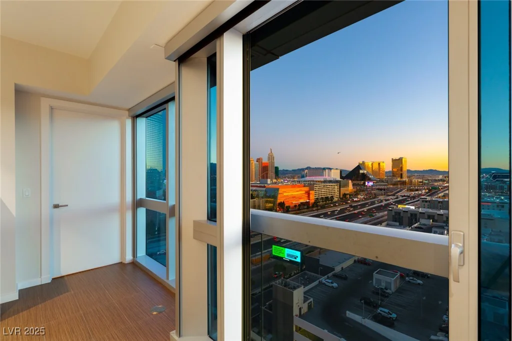 4471 DEAN MARTIN, Las Vegas, NV 89103