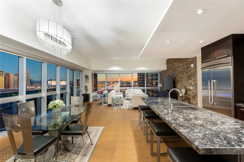 4471 DEAN MARTIN, Las Vegas, NV 89103