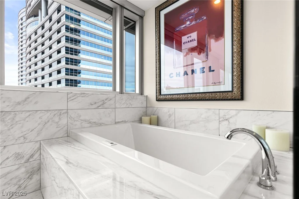 4471 DEAN MARTIN, Las Vegas, NV 89103