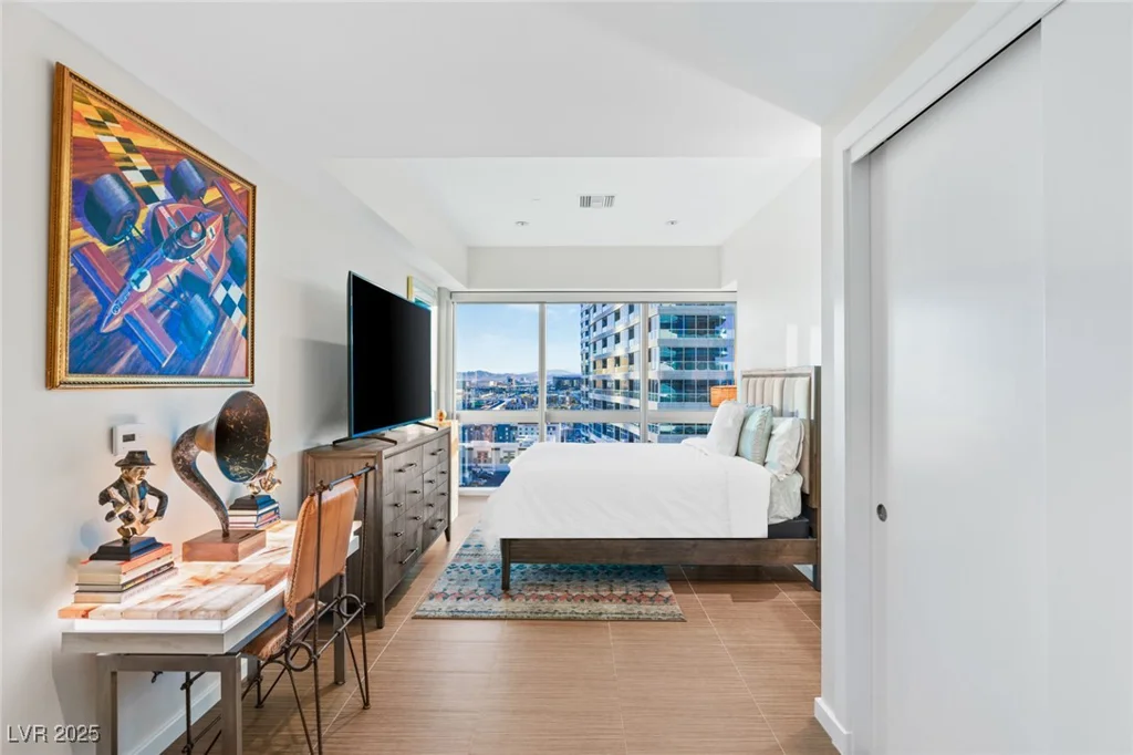 4471 DEAN MARTIN, Las Vegas, NV 89103