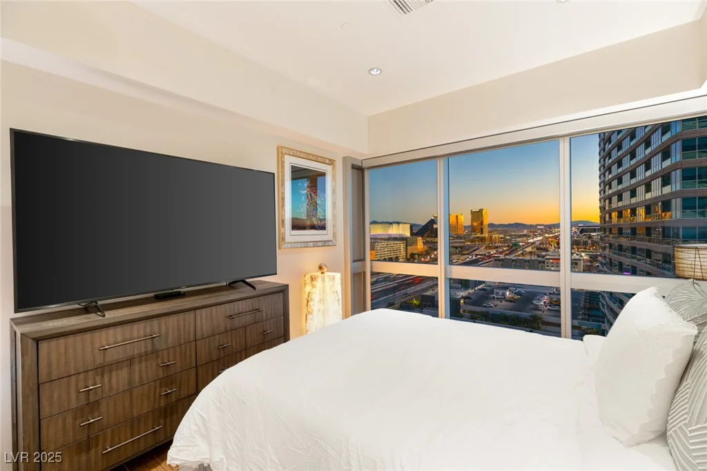 4471 DEAN MARTIN, Las Vegas, NV 89103