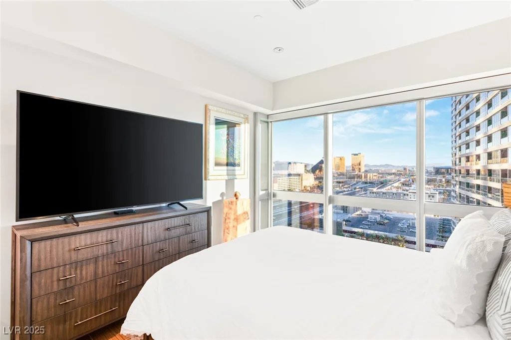 4471 DEAN MARTIN, Las Vegas, NV 89103