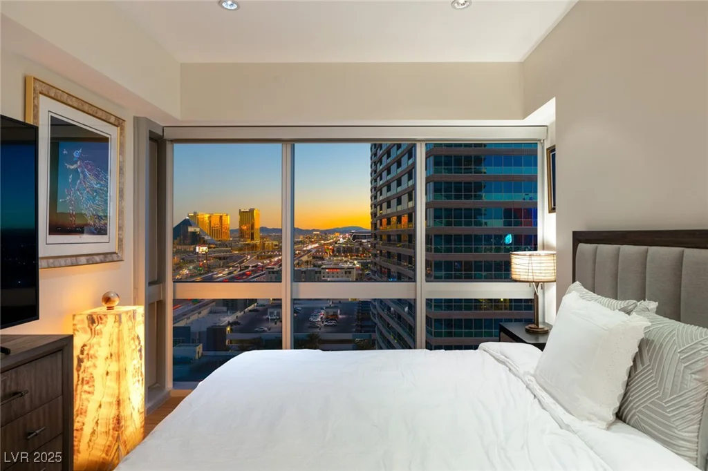 4471 DEAN MARTIN, Las Vegas, NV 89103